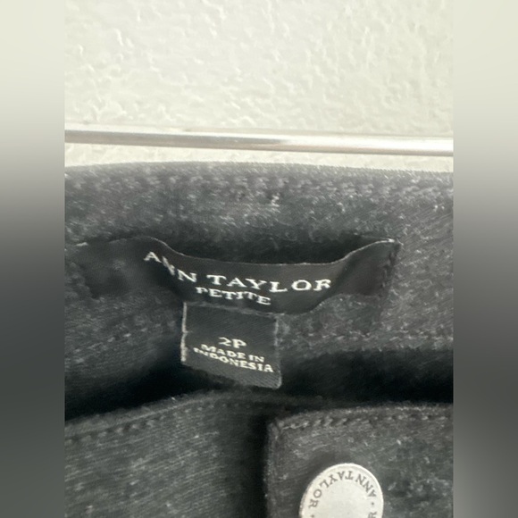 Ann Taylor women's stretch pants in a dark gray size 2P - Picture 4 of 8